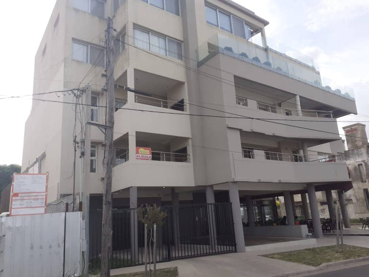 DEPARTAMENTO EXCLUSIVO FRENTE AL RIOS DOS HABITACIONES Y COCHERA
